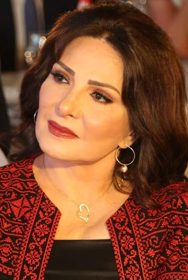 عبير عيسى